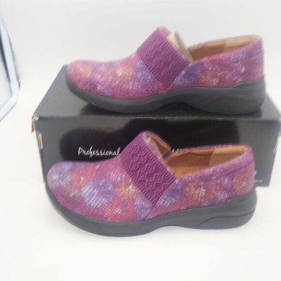NEW Nurse Mates Women's 7 Cally Berry Aster Slip On Purple Nursing Clogs Shoes - Picture 2 of 11